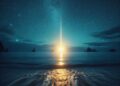 Una luminaria emerge del mar